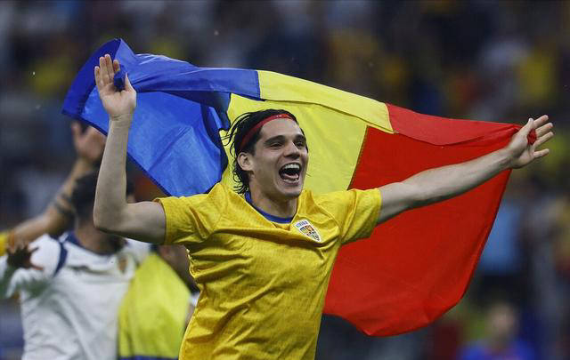 大比分获胜引发热议!,西亚卡姆在加拿大队比赛中比赛规则变更引发球迷热议的简单介绍 大比分获胜引发热议!,西亚卡姆在加拿大队比赛中比赛规则变更引发球迷热议的简单介绍