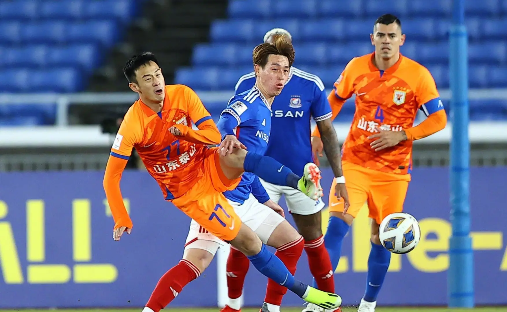 包含社区盾倒计时，山东泰山赛后调整名单，细节引发关注，悬念犹存，阵容厚度经受考验的词条