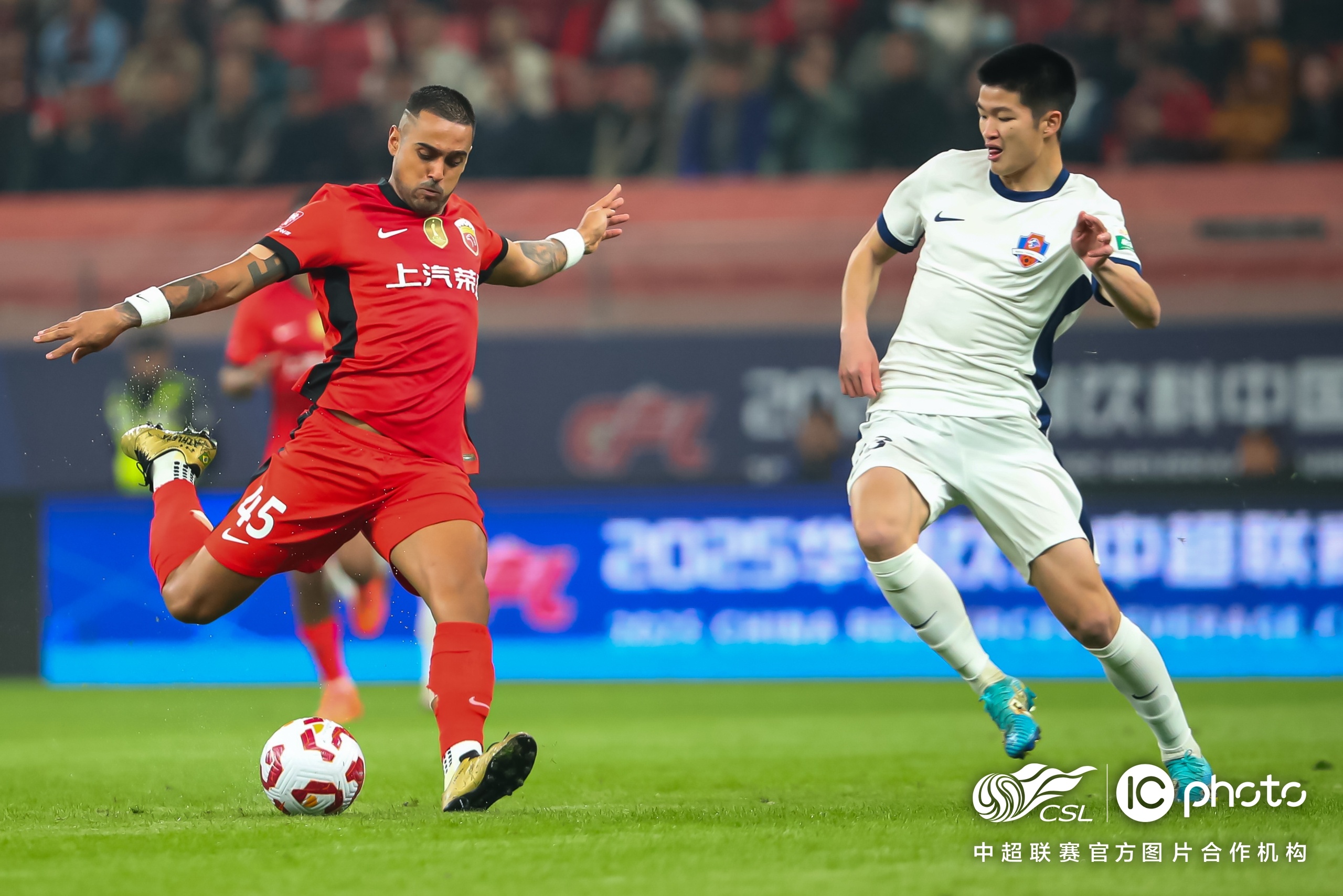 赛地聚焦——中超国际比赛日热度飙升，巴塞罗那更衣室发声，底气十足，纪律约束更严格的简单介绍