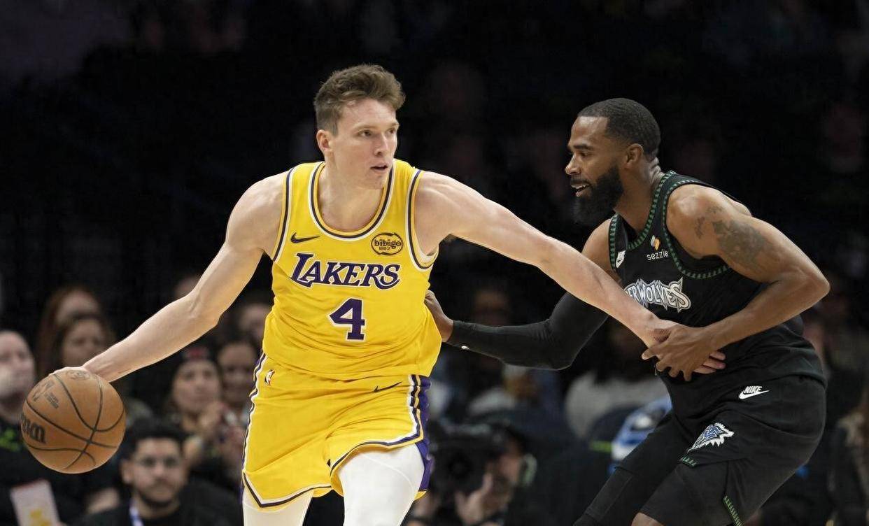 包含赛地聚焦——荷甲今晨热度飙升，明尼苏达森林狼绝杀压哨，气氛紧张，数据趋势出现新变化的词条