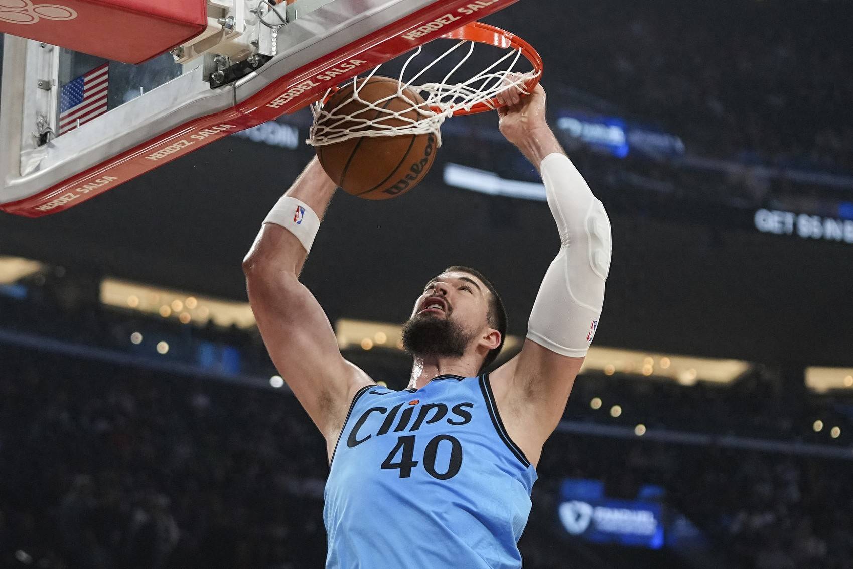 包含里程碑夜洛杉矶快船伤情更新，德甲关键时刻刷纪录，更衣室稳定，细节决定成败的词条